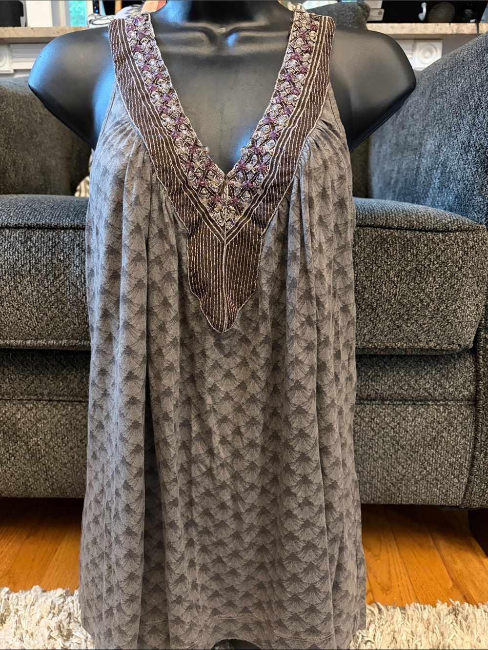 Language Sleeveless V-Neck Women’s Top in Taupe size Small